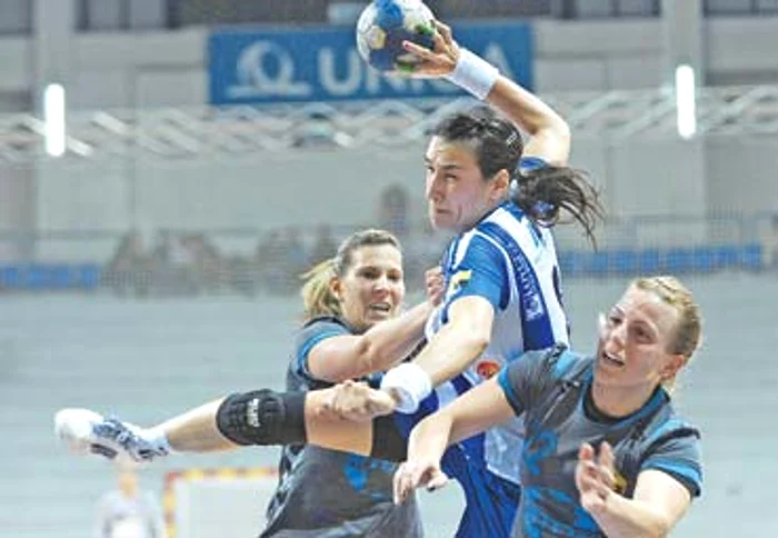 
    Cristina a demonstrat de ce este cea mai bună handbalistă a lumiiFoto: Mediafax   