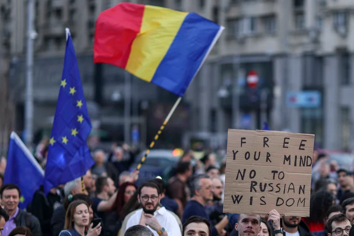 Peste 10.000 de români s-au adunat la mitingul din Bucureşti. Foto Inquam/Octav Ganea