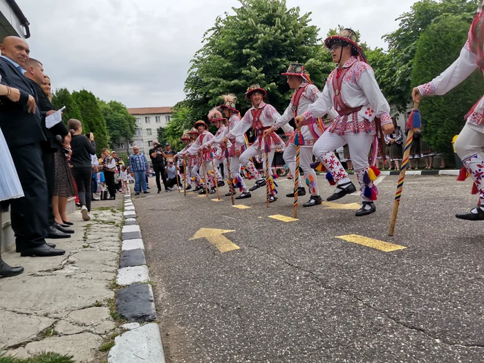 Dansatori copii din 16 județe ale României sunt în aceste zile la Slatina FOTO: Alina Mitran