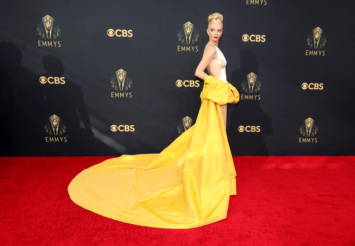 Anya Taylor Joy la premiile Emmy 2021. Foto: Gettyimages