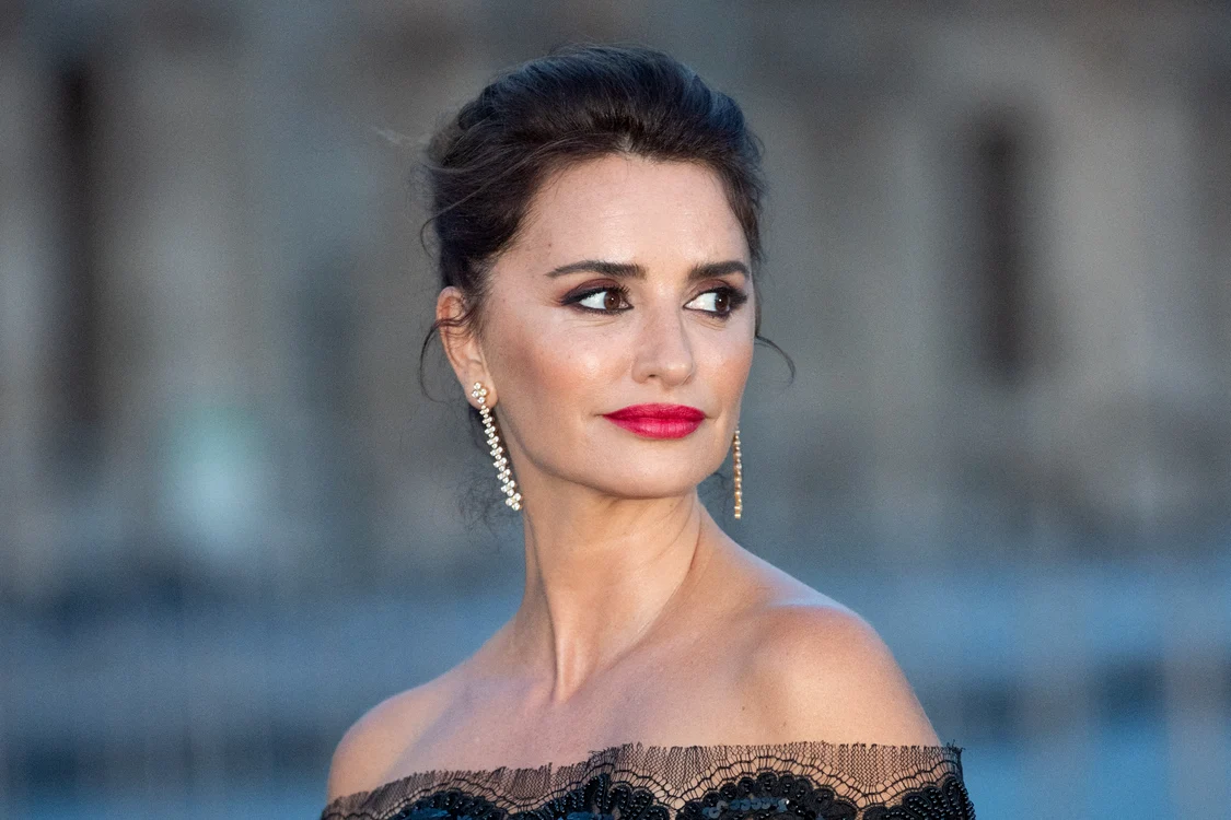 Penelope Cruz la Lancome Luvru la Paris Fashion Week profimedia 0808719927 jpg