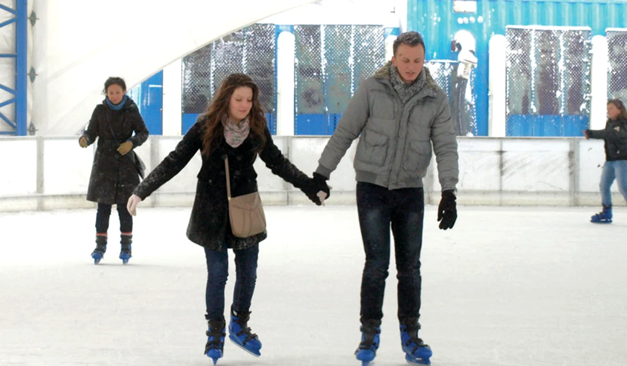 Patinoarul din Deva este una dintre atracţiile oraşului