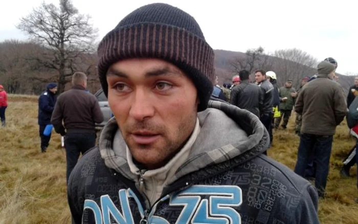 
    Beniamin Bădilă (24de ani) este primul martor de la locul accidentului aviaticFoto: Ramona Găină  