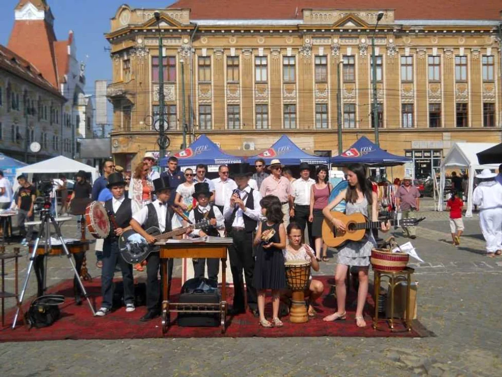 Peregrinii pot fi văzuţi cântând în numeroase locaţii neconvenţionale Foto: Peregrinii