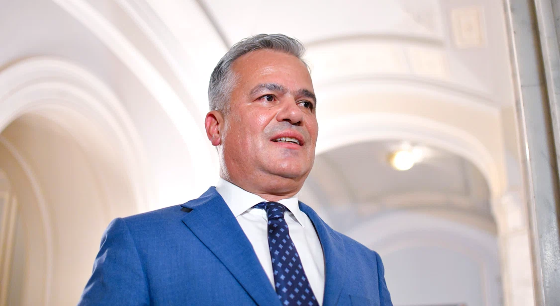 Adrian Veștea îl vrea pe Alexandru nazare la Finanţe. FOTO: Mediafax