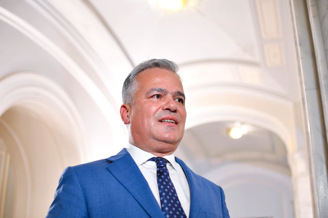 Adrian Veștea, premierul desemnat
