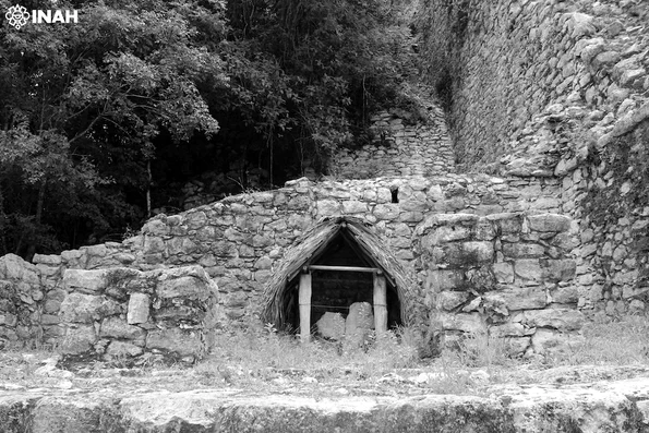 Hieroglife vechi de 1.400 de ani dezvăluie numele unei puternice regine mayașe (© Octavio Esparza / INAH)