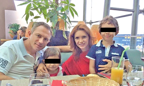 Pe vremea  când formau o  familie fericită jpeg