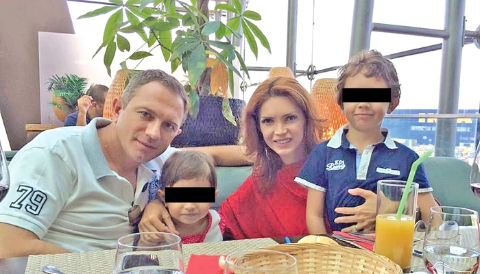 Pe vremea  când formau o  familie fericită