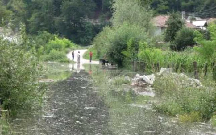 Râmnicu Vâlcea: OCNELE MARI / Saramura e pompată spre casele oamenilor din Cosota