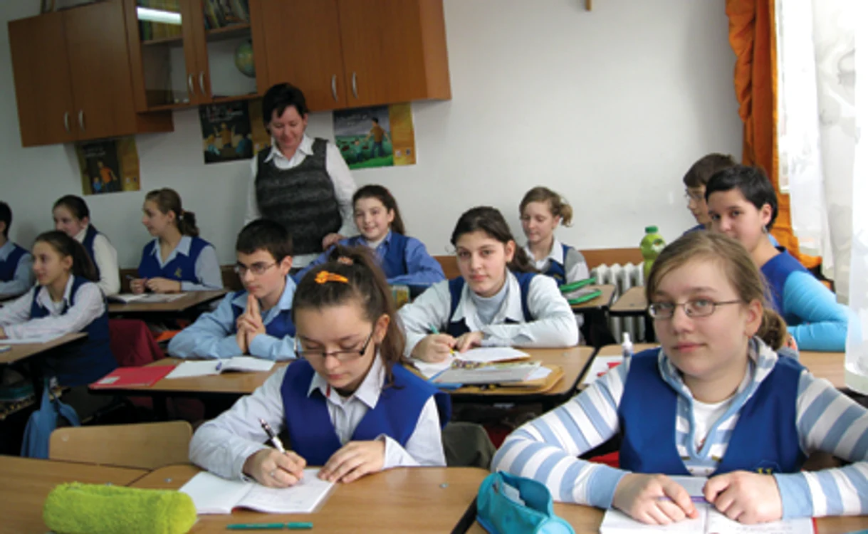 Elevii bihoreni rămân fără zeci de profesori tineri