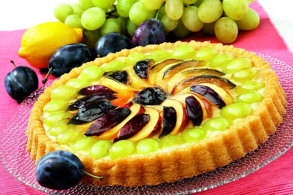 tarta cu struguri si prune jpeg