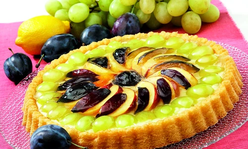 tarta cu struguri si prune jpeg