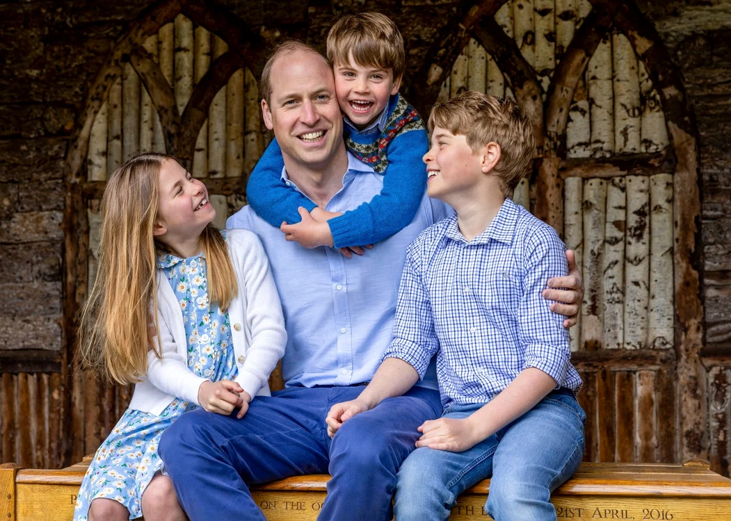 Prințul William, alături de  Prințul George, Prințul Louis și Prințesa Charlotte FOTO Profimedia