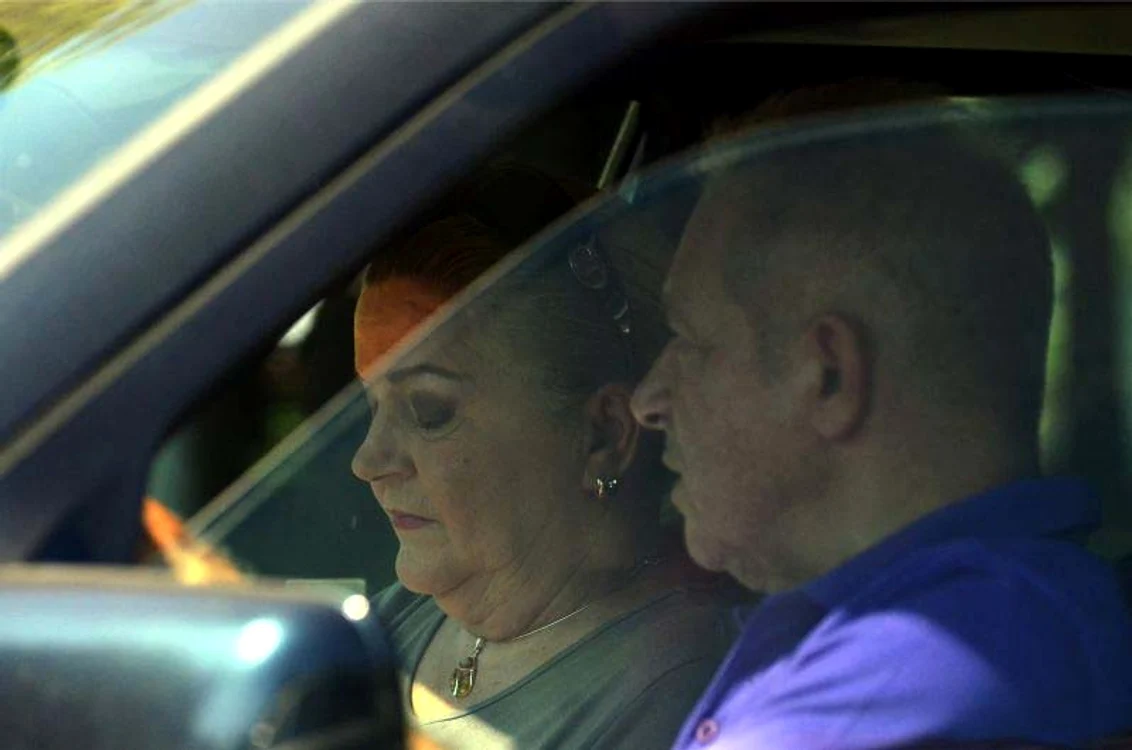 Maria Cârneci s-a machiat de zor în maşină