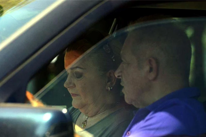 Maria Cârneci s-a machiat de zor în maşină