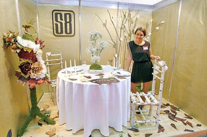 Cea mai ieftină pereche de verighete costă 800 de lei, iar cea mai scumpă în jur de 4.000 de lei. Pe perioada târgului, la unele standuri beneficiezi de 10% reducere la bijuterii. 