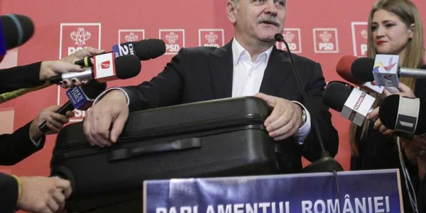 Liviu Dragnea valiza FOTO Inquam Photos / Octav Ganea