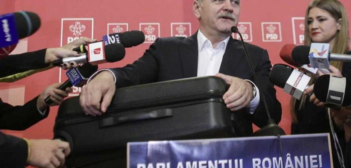 Liviu Dragnea a adus luni o nouă valiză. Foto: Inquam.