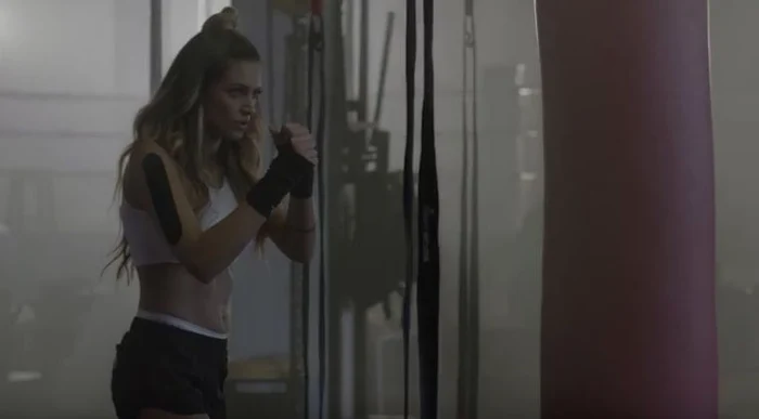 Antonia (26 de ani) a filmat videoclipul «Dream About My Face» într-o sală de sport din Bucureștifoto: captură video