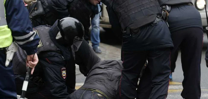 Poliţia rusă a reţinut zeci de persoane ca urmare a protestelor de la Moscova Foto: EPA