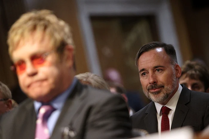 Încet-încet, se pare că Elton John își lasă întreaga viată în mâinile partenerului său de viață, David FurnishFoto: Getty Images