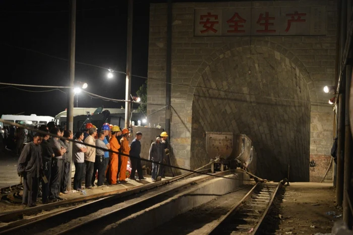 Peste 80 de mineri au fost scoşi din mină în viaţă FOTO Reuters