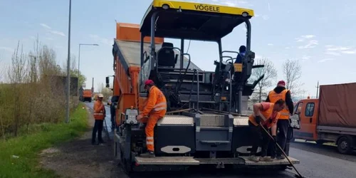 Lucrări la infrastructura rutieră pe şoseaua Deva Lugoj foto drdp timisoara