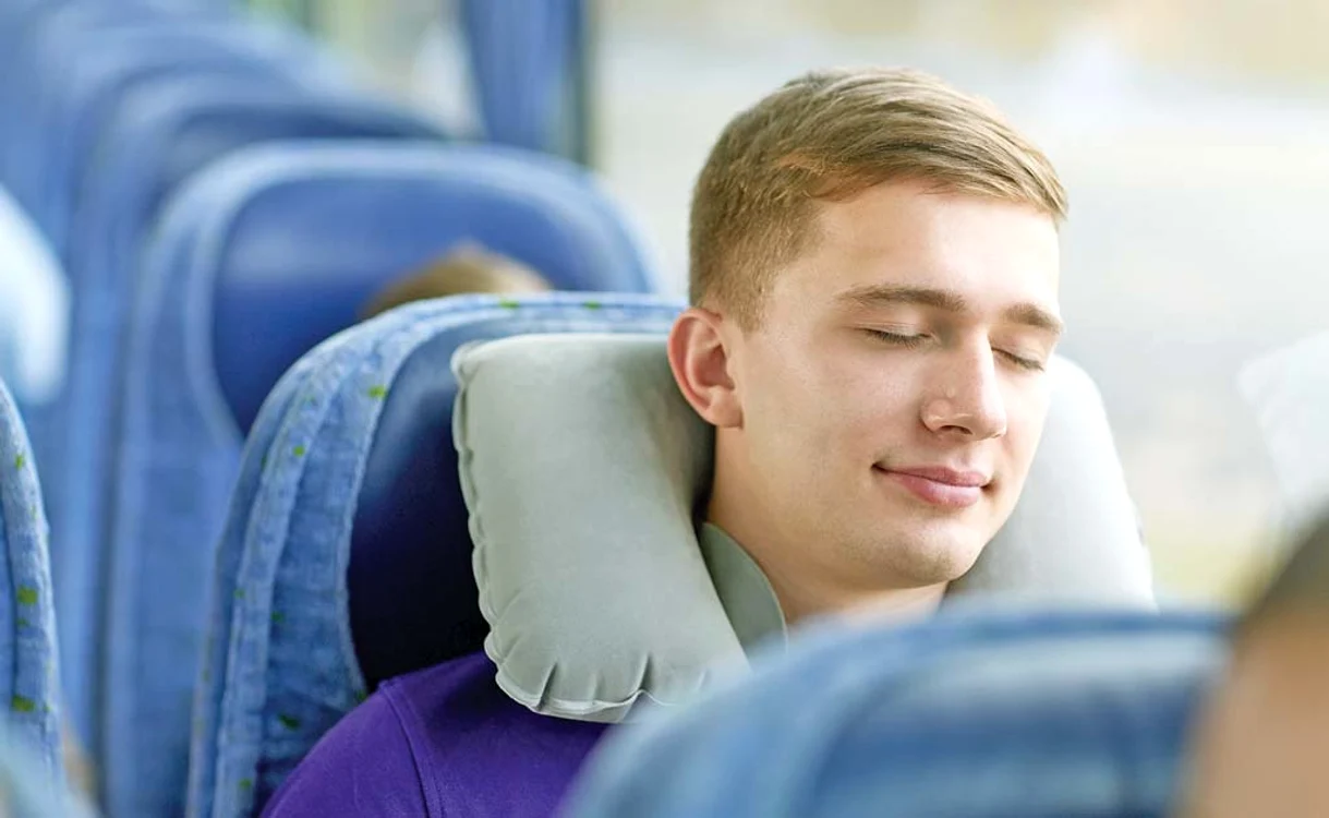 
    Călătoriile cu microbuzul, trenul sau  avionul pot fi extrem de chinuitoare  