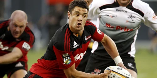 Daniel Carter a dinamizat jocul lui Crusaders * Foto: Reuters