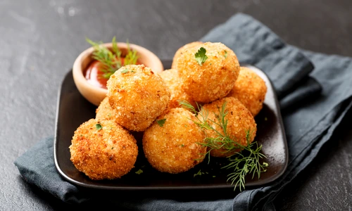 Crochete de cartofi cu mozzarella  Sursa foto shutterstock 1295330584 jpg