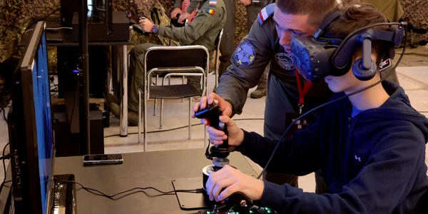 Bucharest Gaming Week simulatoare de zbor de la Ministerului Apărării Naționale jpg