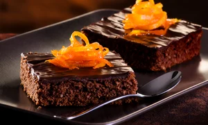 Negresa cu portocale  Sursa foto shutterstock 128694440 jpg