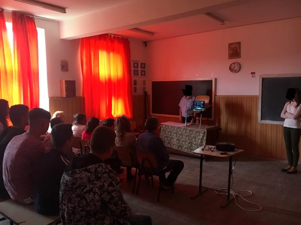 Profesorul de la Şcoala din Vrăneşti-Argeş a mai fost sancţionat de două ori FOTO: Facebook/Şcoala Vrăneşti