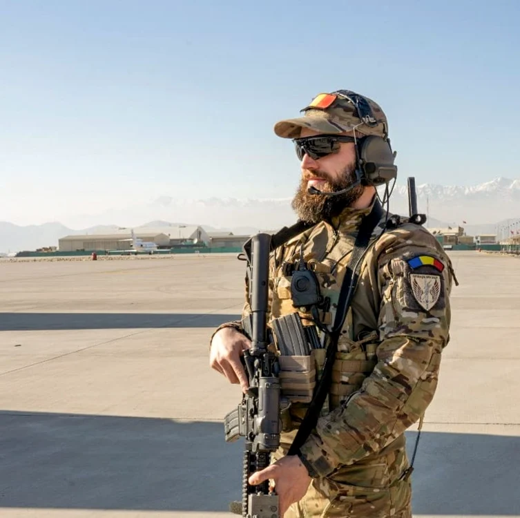 Militar român din Forţele pentru Operaţii Speciale FOTO MApN Laurenţiu Turoi