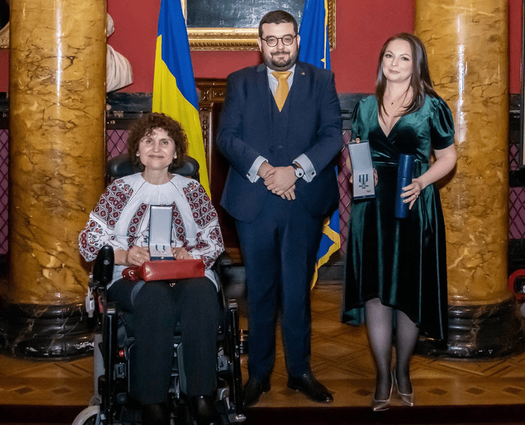 Românce de excepţie din Scoţia, decorate de Președinția României chiar înainte de Ziua Naţională
