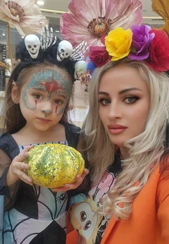 Sânziana Buruiană și cele două fetițe ale ei, Izabela și Antonia, au intrat în spiritul Halloween-ului Foto: arhiva personală 