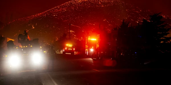Incendiile au distrus California. Peste 500 de case sunt evacuate. FOTO EPA-EFE