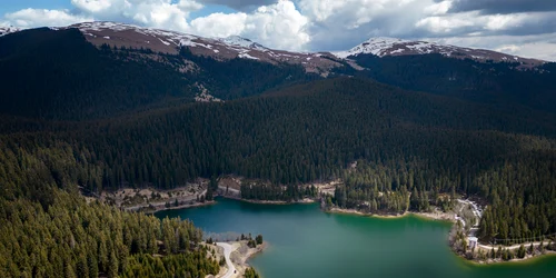 Lacul Bolbolci este supranumit „Marea din Bucegi”. FOTO Gabriel Bîrsan / Facebook