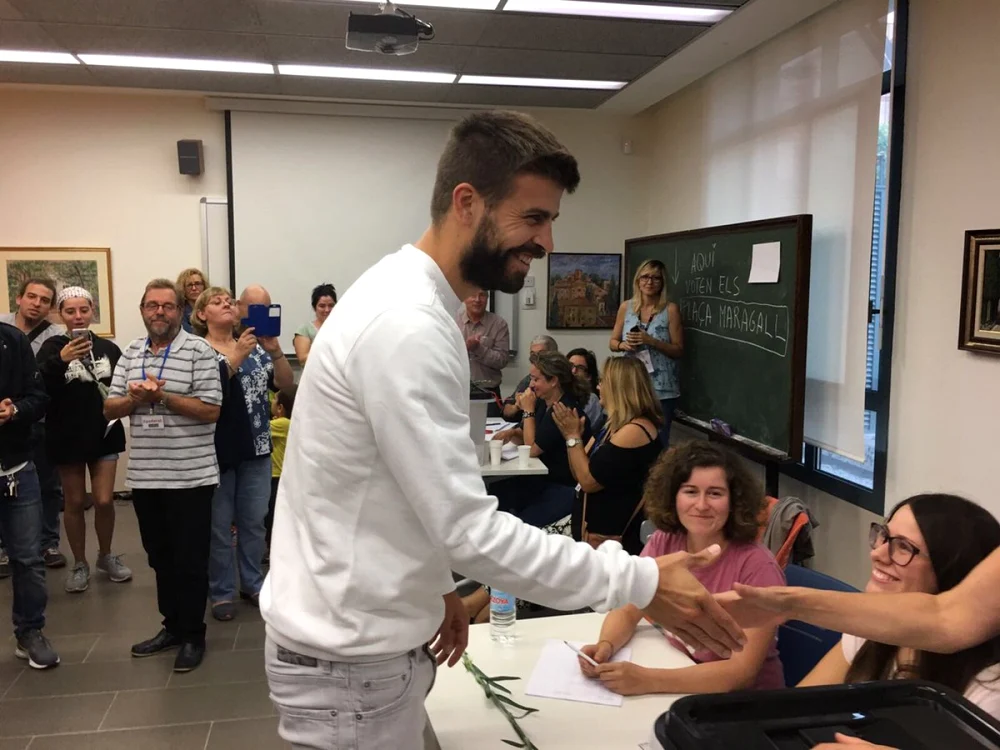 Pique vot referendum Twitter