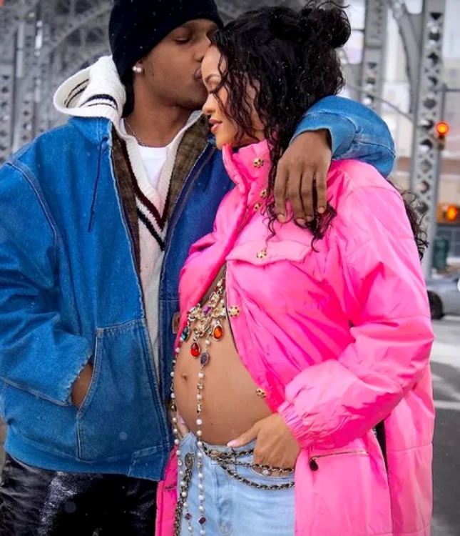 Rihanna, în ţinuta în care a anunţat sarcina foto: instagram