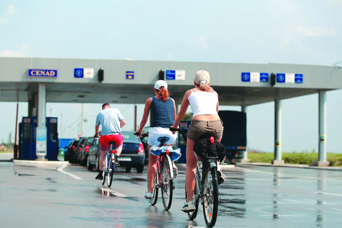 Foarte mulţi români cred că ţara noastră ar trebui să intre în Schengen