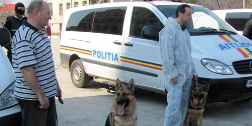 Poliţiştii caută două tinere dispărute de la domiciliu