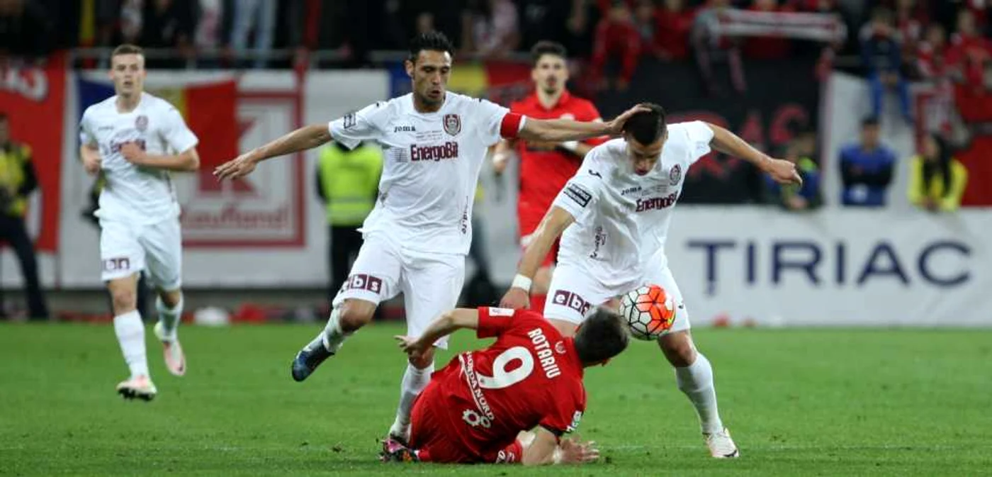 Rotariu (la pământ) a ratat penalty-ul cu numărul 5 pentru Dinamo, iar CFR a luat Cupa României. FOTO: David Muntean