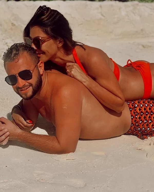 
    Ilinca Vandici a avut 15 costume de baie în Zanzibarfoto: Instagram  