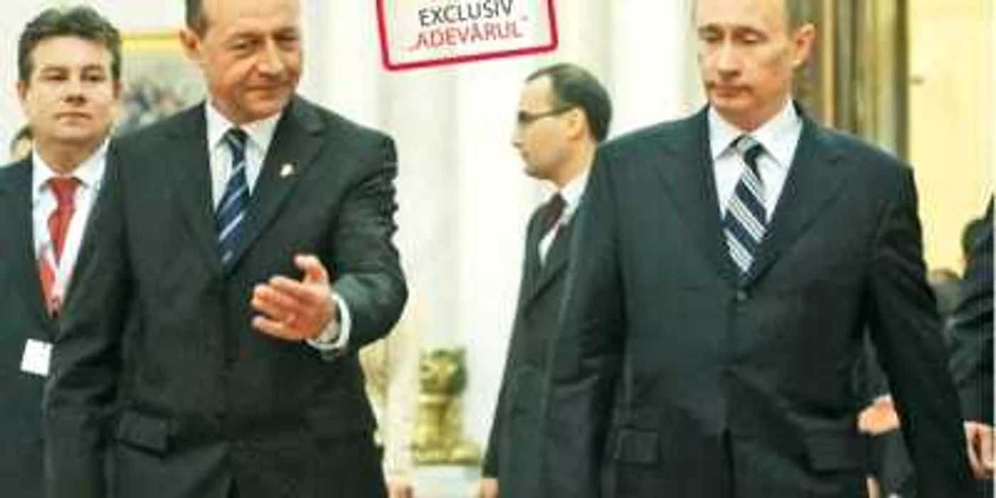 Traian Băsescu şi Vladimir Putin în 2008, la Summitul NATO de la Bucureşti    