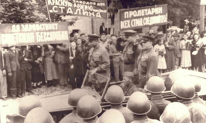 Paradă sovietică la Chișinău, la 4 iulie 1940 (© Wikimedia Commons)