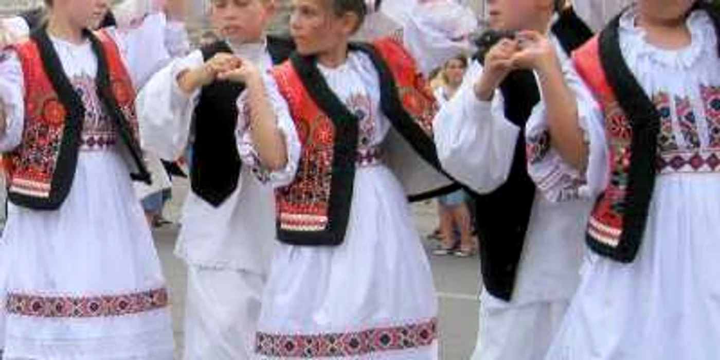 Vor avea loc diverse momente folclorice printre care şi dansuri