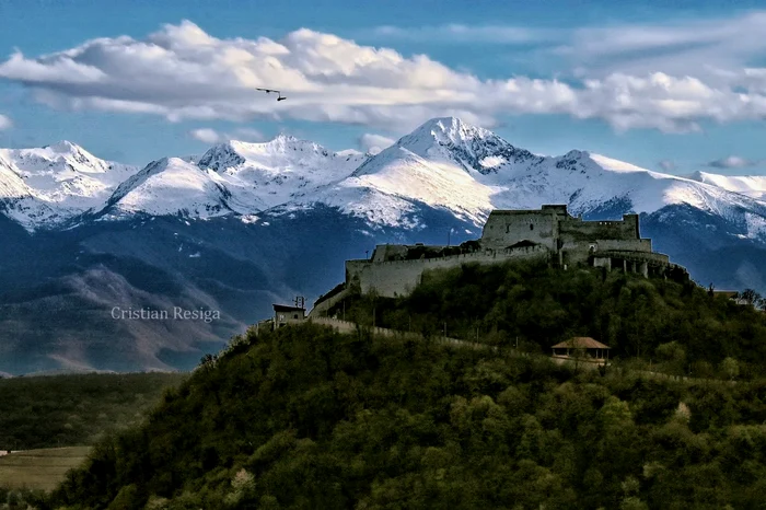 Munții Retezat, vizibili de la zeci de kilometri, în urmă cu o săptămână. Foto: Cristian Resiga