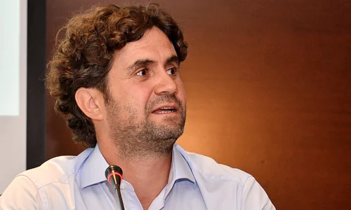 Dr  Andreas Vythoulkas spune că, în ultimii cinci ani, în urma tratamentelor pentru infertilitate, s au născut peste 50 000 de copii jpeg